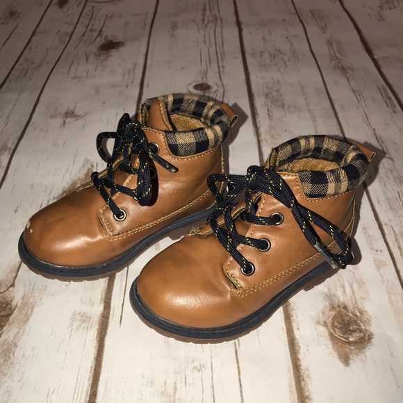 $7 or 3/$15 Oshkosh B’gosh all weather boots - Picture 3 of 8